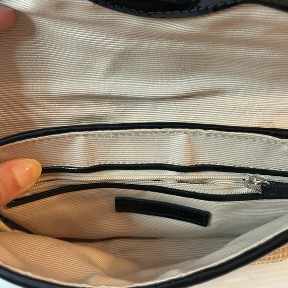 Ann Taylor Summer Wicker Buckle Patent Leather Clutch Wristlet - Picture 4 of 7